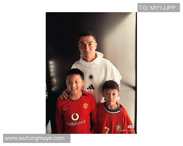 足球明星齐聚慰问C罗传递温暖情谊共同支持足球巨星重返赛场