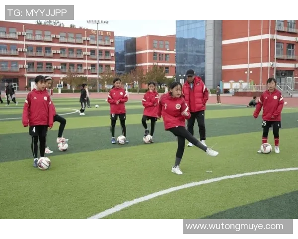 顺义九中足球明星崭露头角展现青春风采与团队精神 顺义九中足球明星崭露头角展现青春风采与团队精神