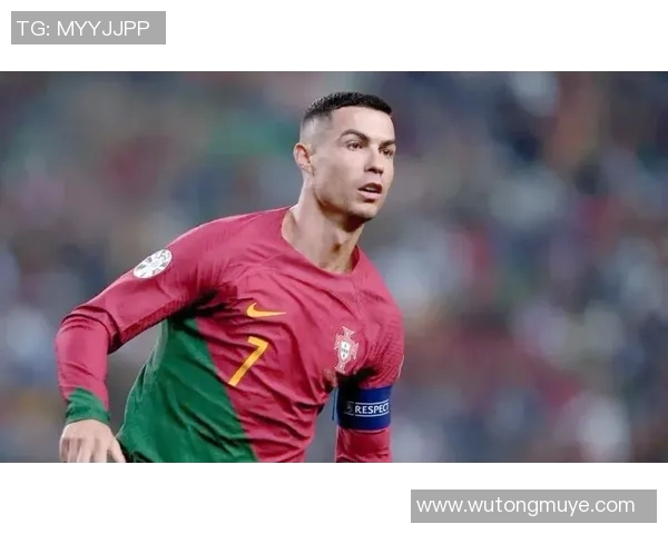 只用右脚踢球的足球明星是谁他在赛场上的表现如何影响了比赛结果