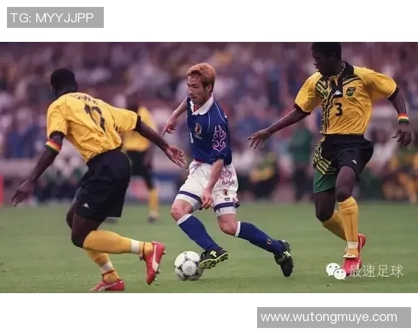 世界杯足球明星明信片展现传奇球员风采与激情瞬间的收藏之旅