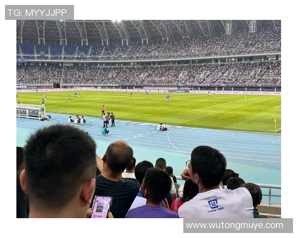 足球明星在抖音上的生活瞬间与精彩时刻分享引发粉丝热议 足球明星在抖音上的生活瞬间与精彩时刻分享引发粉丝热议